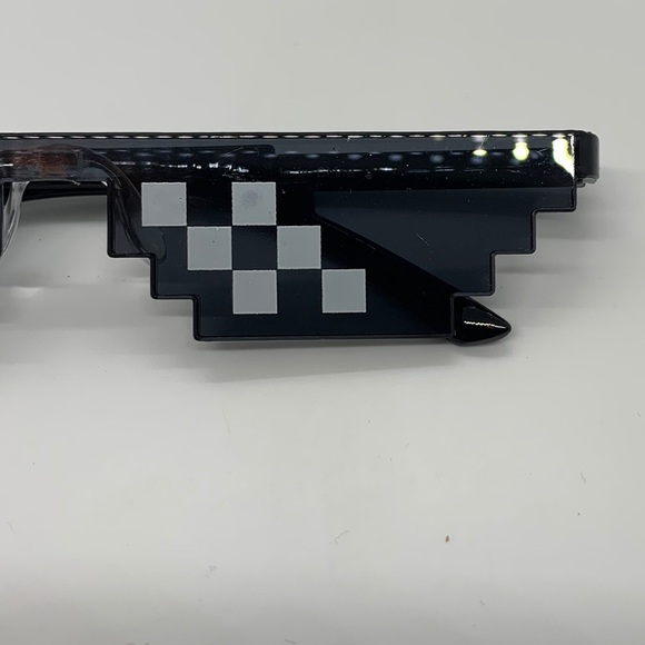 Meme 8-bit pixelated sunglasses 🕶 old school game - Picture 8 of 12
